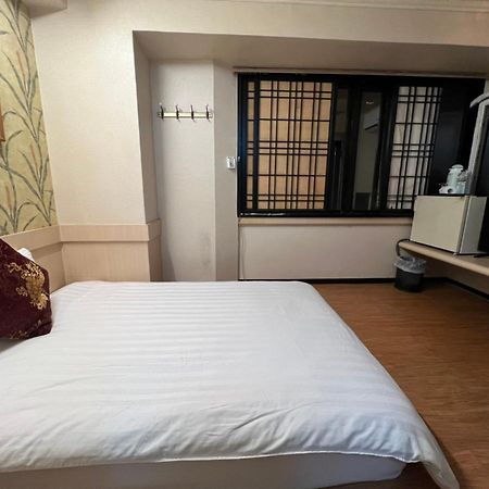 Boston Hotel Chiayi Extérieur photo