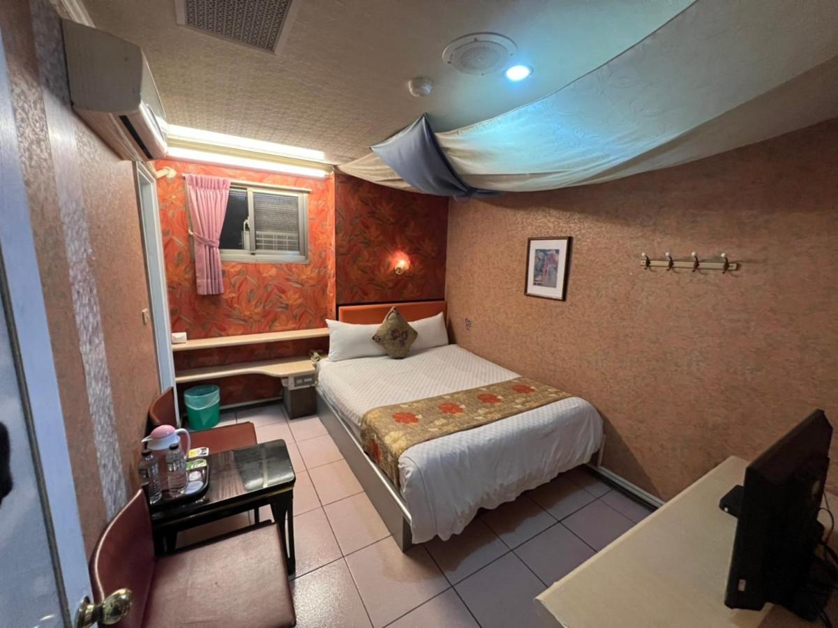 Boston Hotel Chiayi Extérieur photo