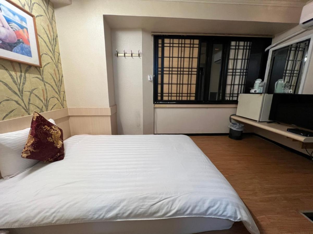 Boston Hotel Chiayi Extérieur photo