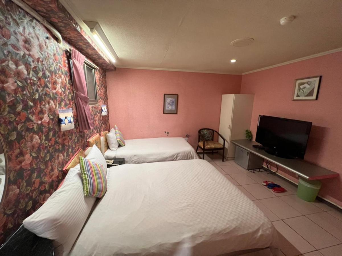 Boston Hotel Chiayi Extérieur photo