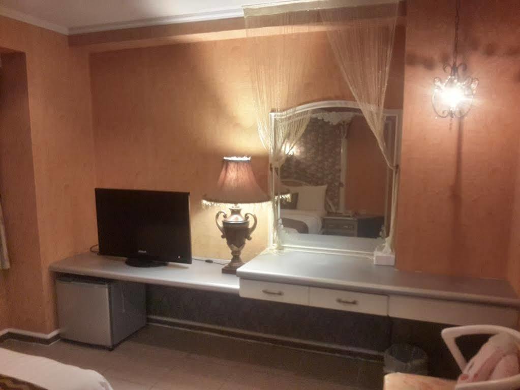Boston Hotel Chiayi Extérieur photo