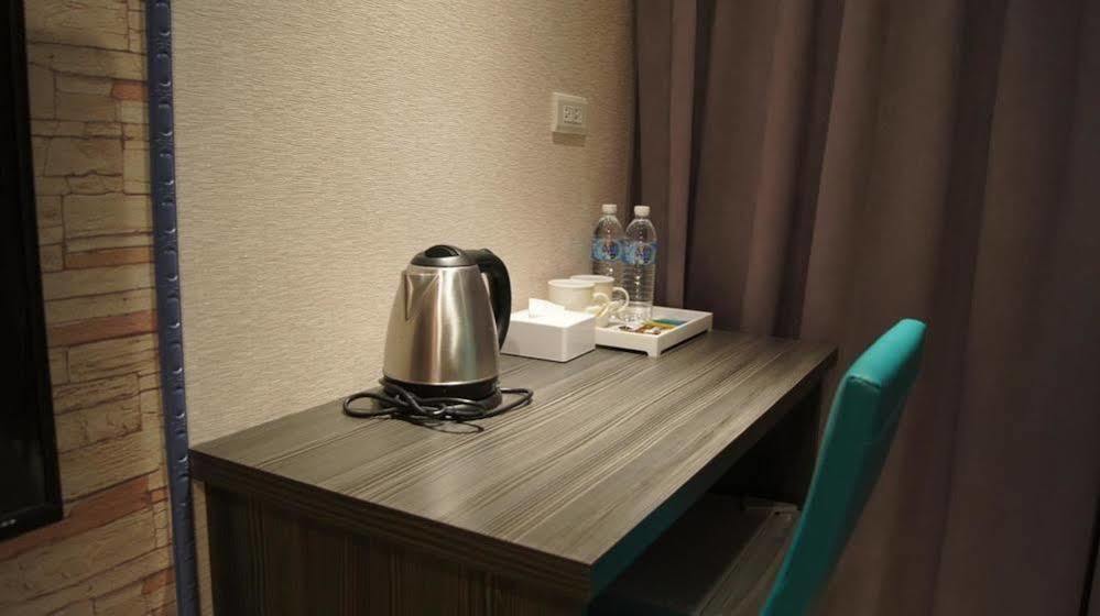 Boston Hotel Chiayi Extérieur photo