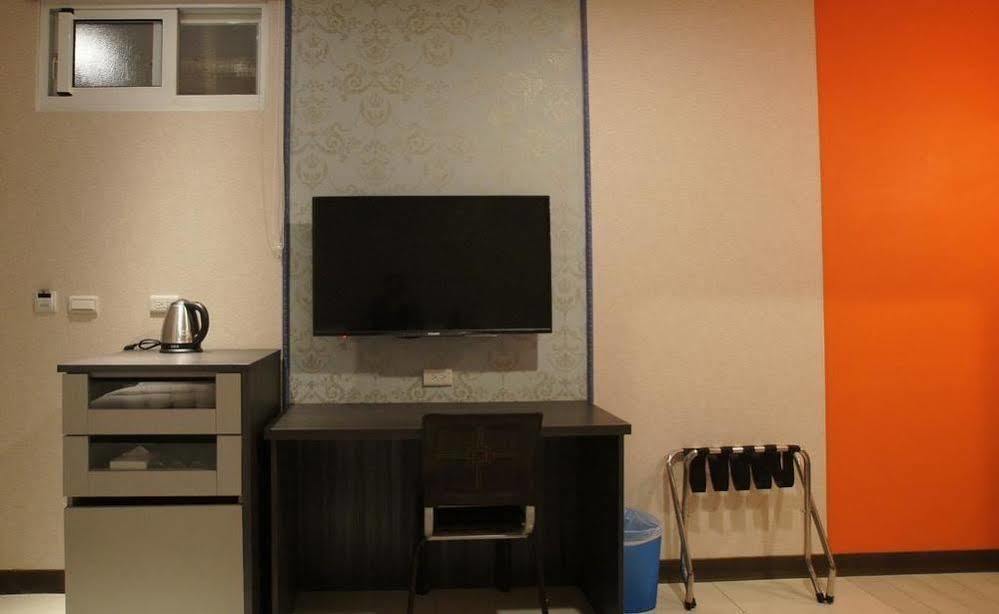 Boston Hotel Chiayi Extérieur photo