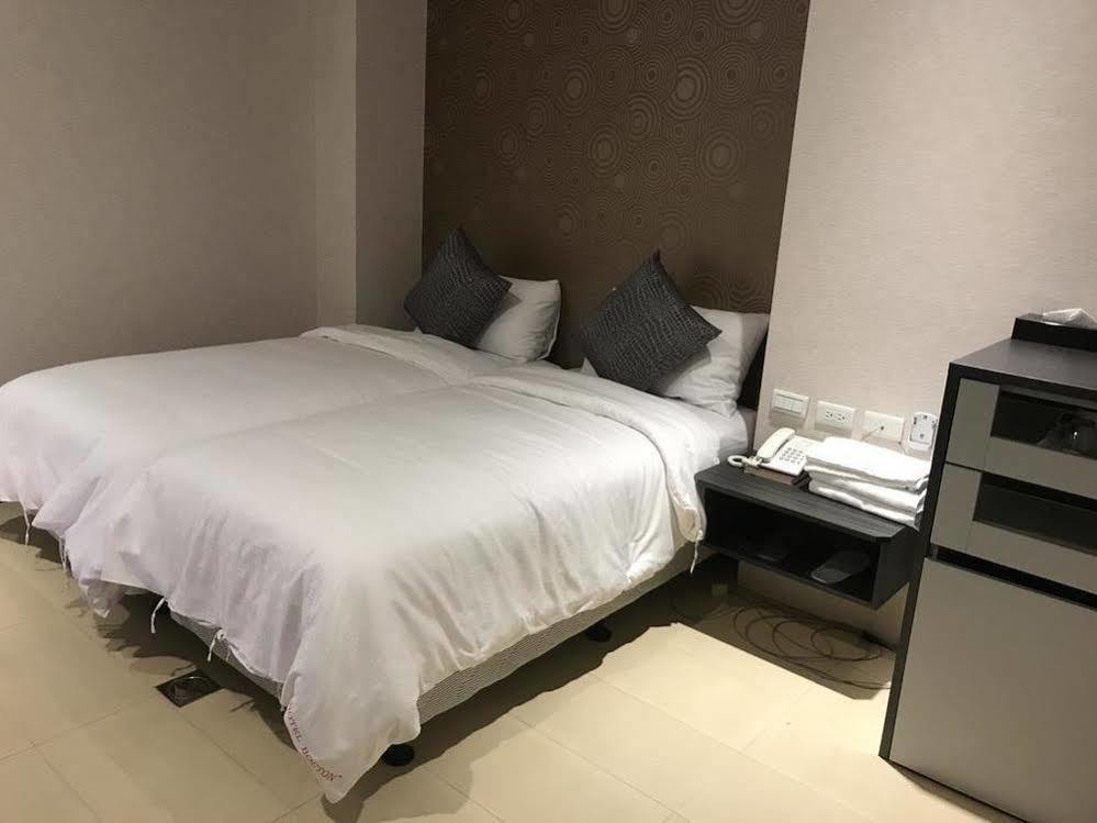 Boston Hotel Chiayi Extérieur photo