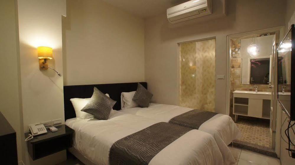 Boston Hotel Chiayi Extérieur photo