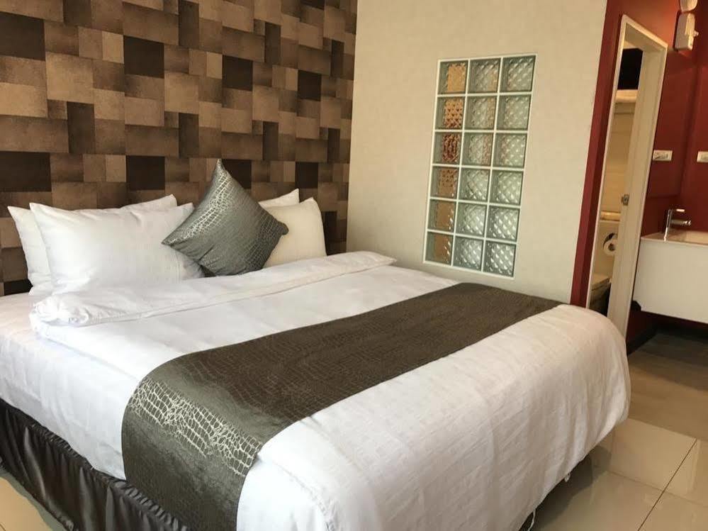 Boston Hotel Chiayi Extérieur photo