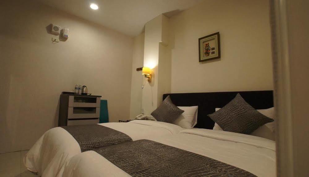Boston Hotel Chiayi Extérieur photo