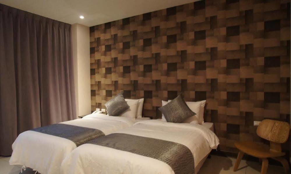 Boston Hotel Chiayi Extérieur photo